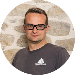 Romain second en création